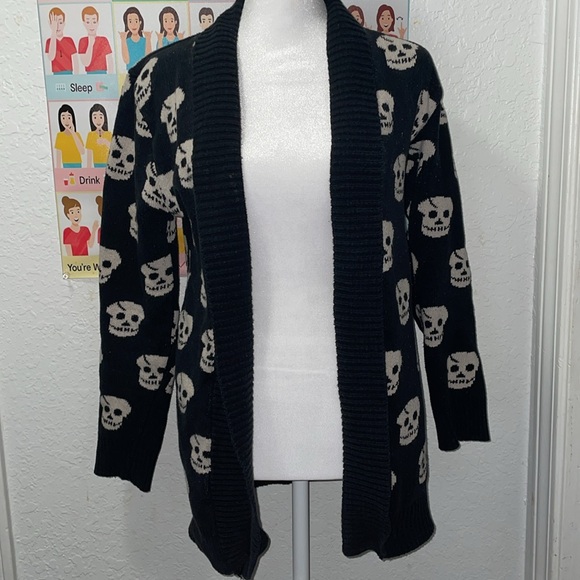 Vintage Skull Cardigan - Picture 2 of 8